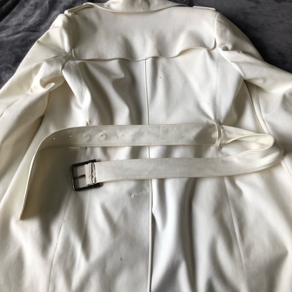 Jacob white trench coat - Picture 2 of 3